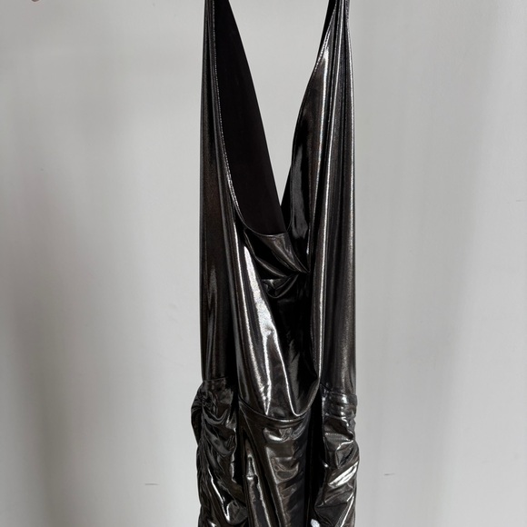$375 NWT Halston “Frances”Metallic Silver Halter Mini Dress in Luster Sz 4 - Picture 5 of 14